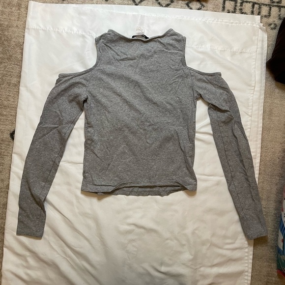 Rio of Stars size medium open shoulder gray long sleeve shirt - Picture 3 of 10